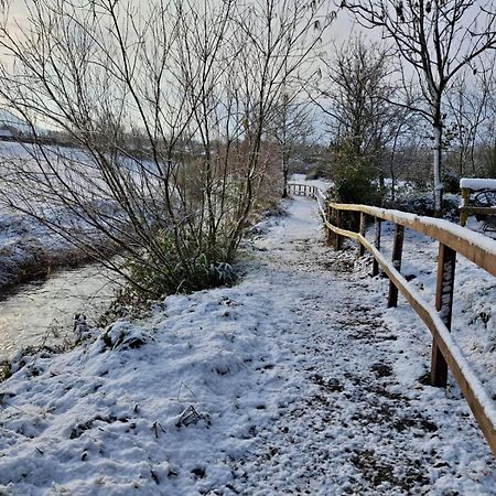 Riverside Cabin Limerick Junction 外观 照片