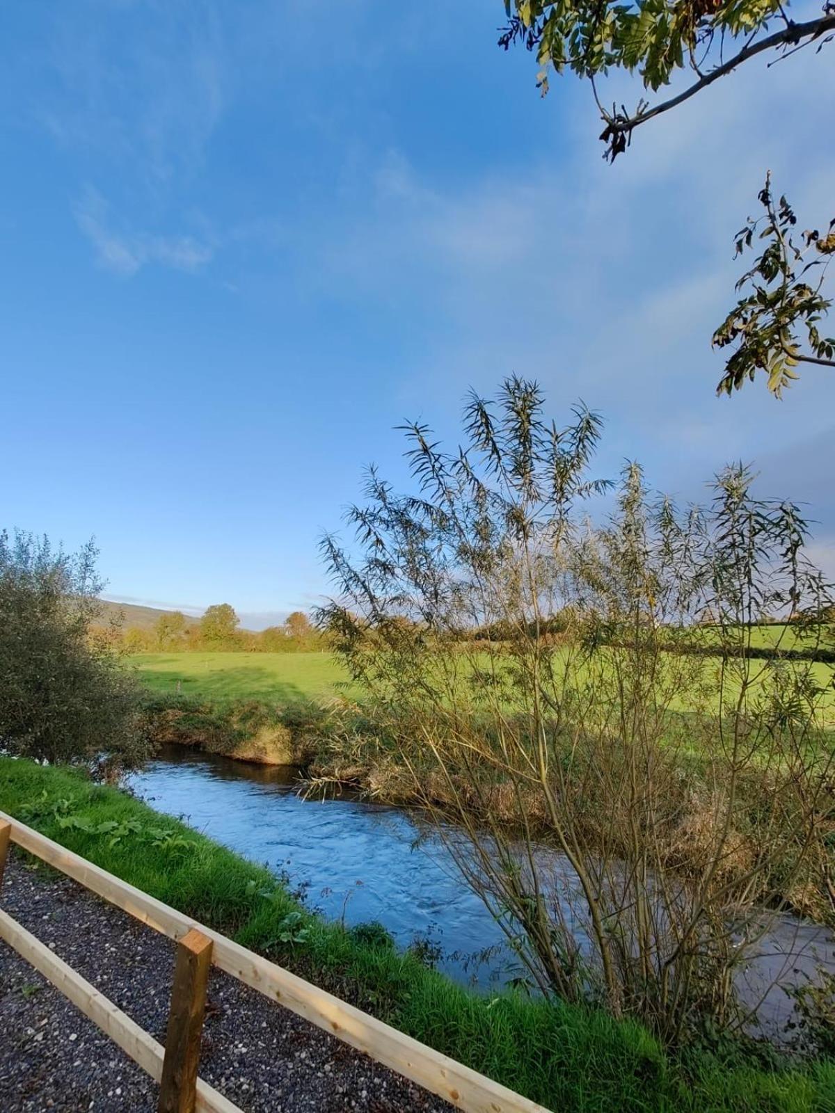 Riverside Cabin Limerick Junction 外观 照片
